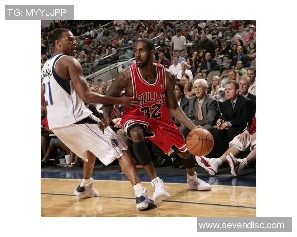 2010年骑士与公牛季后赛对决回顾与精彩瞬间分析