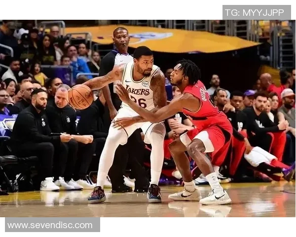 2013年湖人与猛龙激战回顾:经典对决与精彩瞬间分析 2013年湖人与猛龙激战回顾:经典对决与精彩瞬间分析