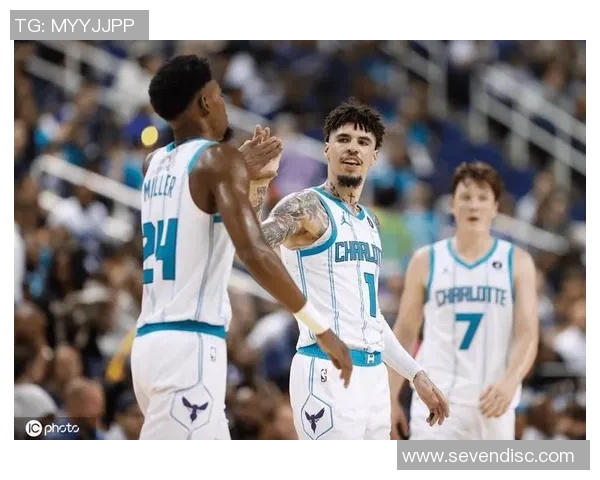 2015年黄蜂与灰熊精彩对决全场回顾与赛况分析 2015年黄蜂与灰熊精彩对决全场回顾与赛况分析